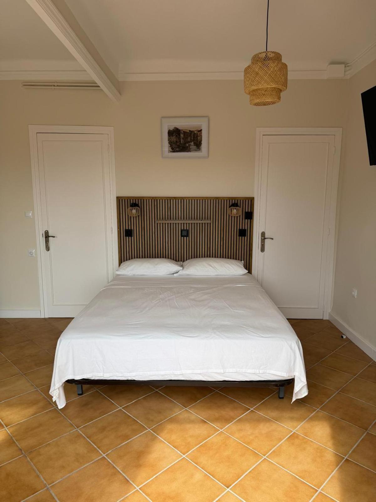 Hostal Restaurant Casa Comaulis La Vajol Extérieur photo