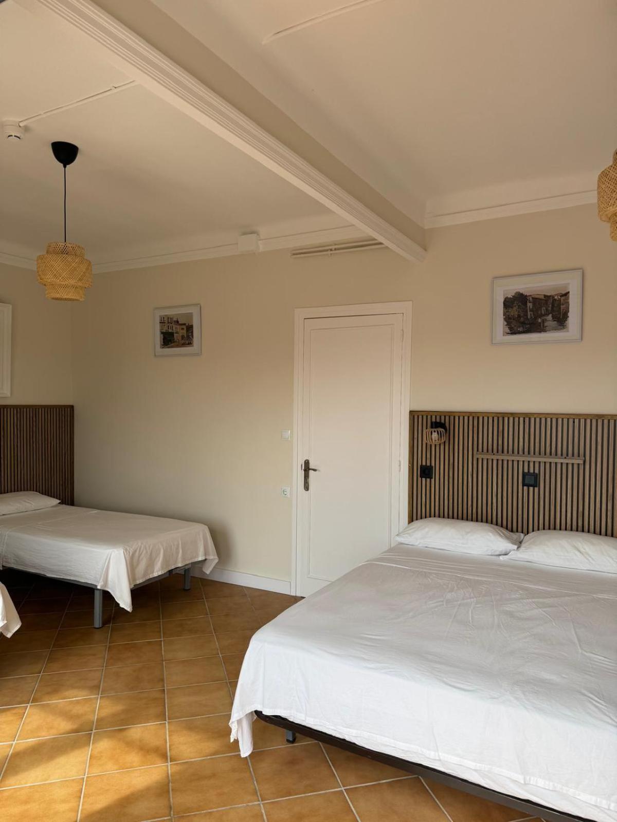 Hostal Restaurant Casa Comaulis La Vajol Extérieur photo