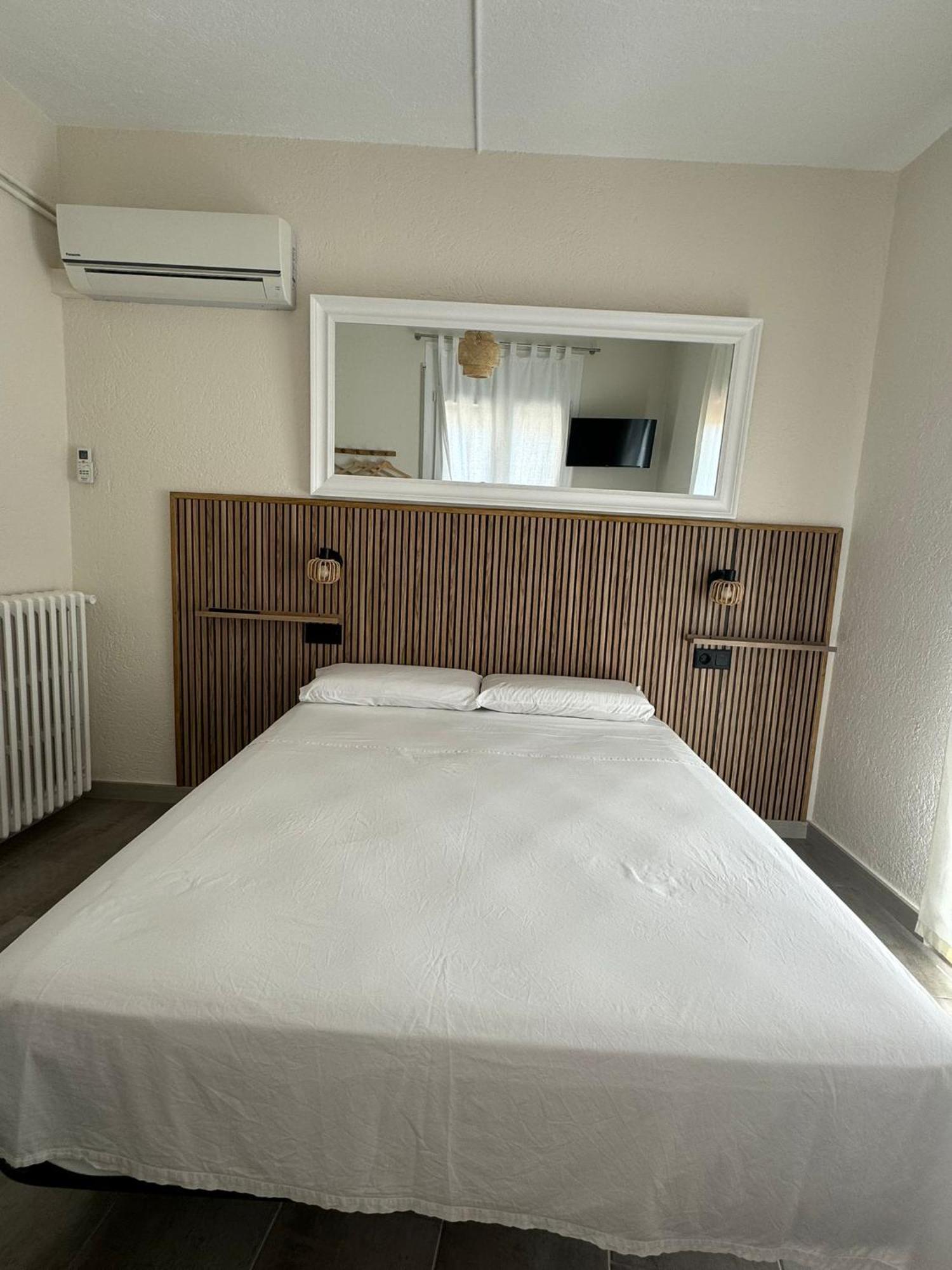 Hostal Restaurant Casa Comaulis La Vajol Extérieur photo
